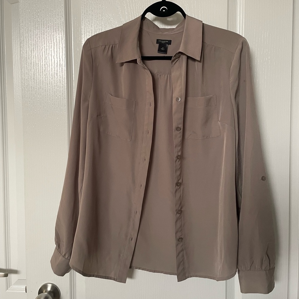Ann Taylor beige sand Blouse size M